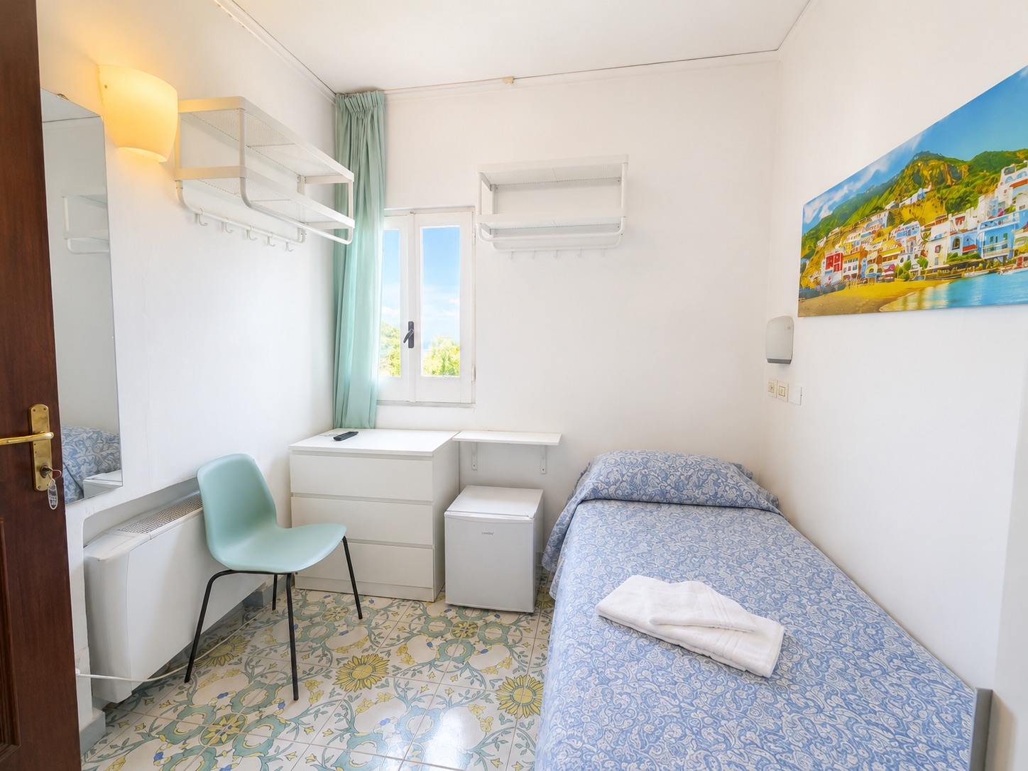 Standard Room, bright interior